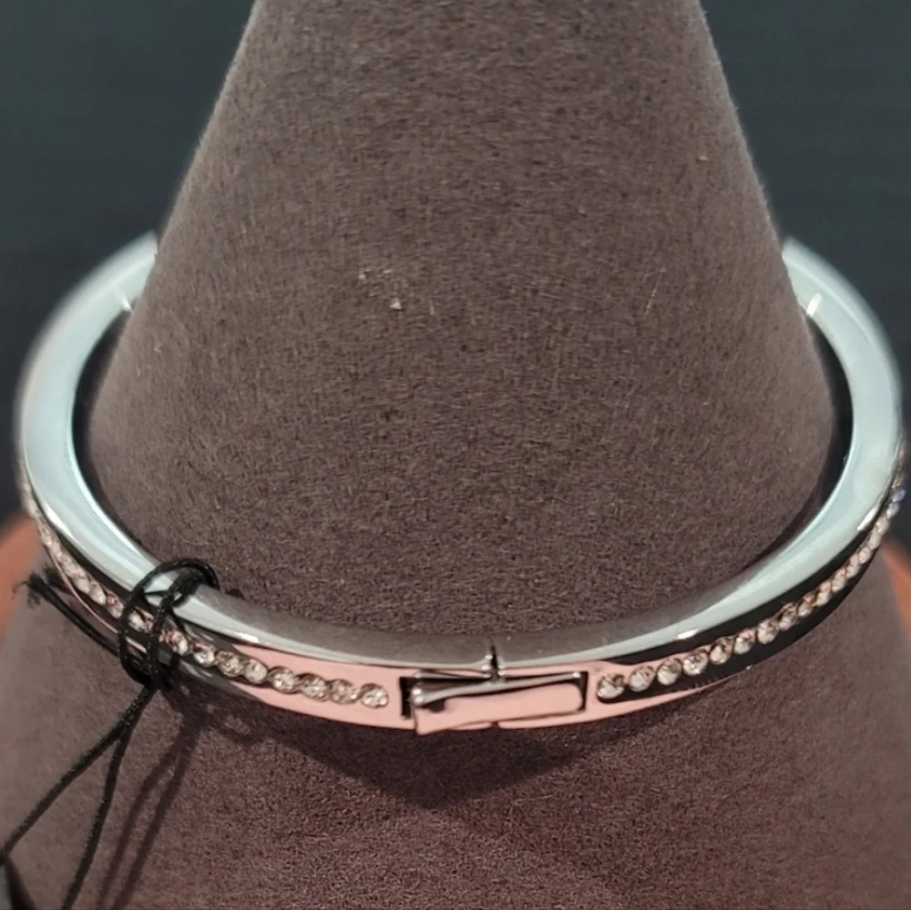 ❤️NEW w/TAG❤️ KATE SPADE SILVER PAVED SWAROVSKI CRYSTAL BANGLE BRACELET - Picture 5 of 14